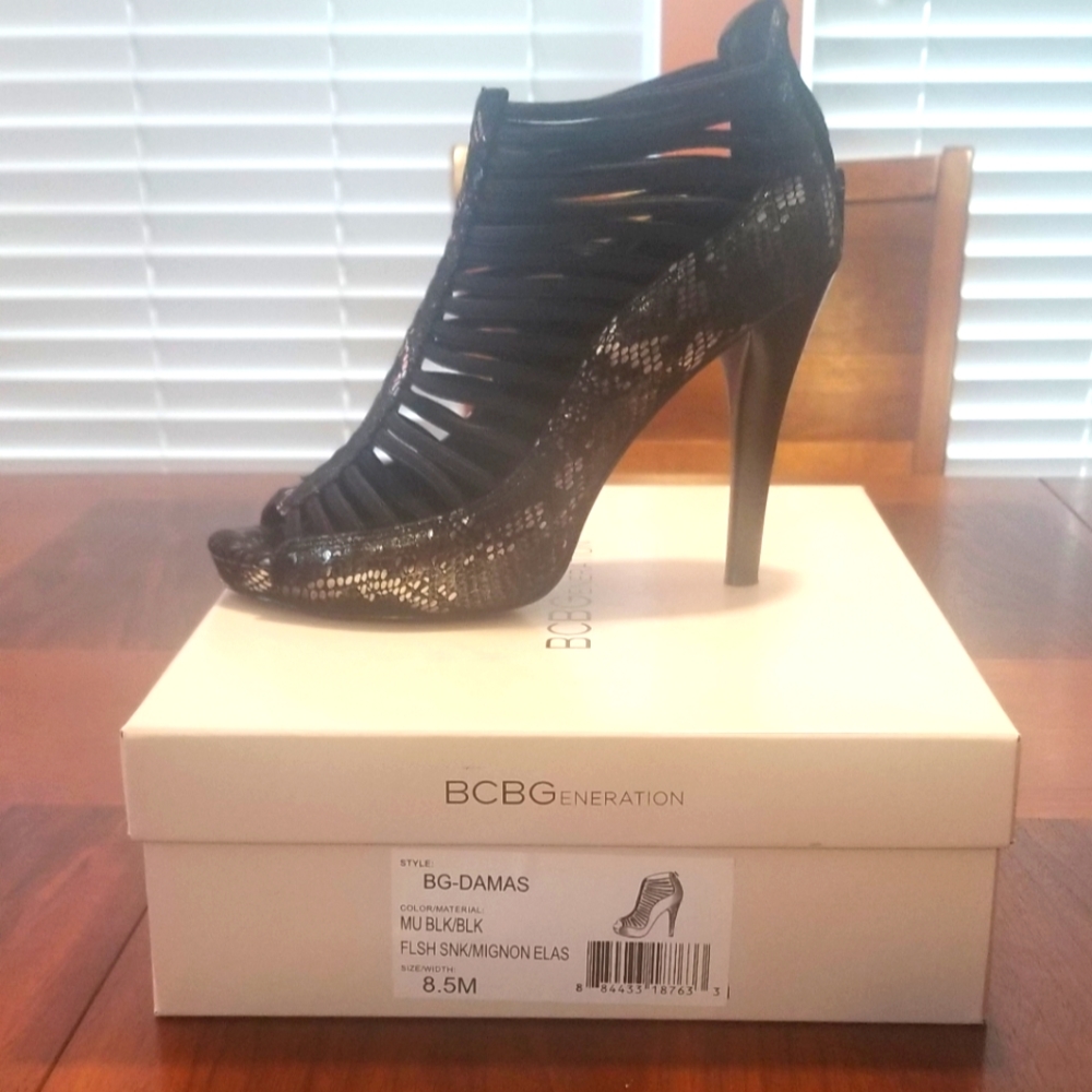 Size 8.5 BCBG Brand Heel-BG DAMAS